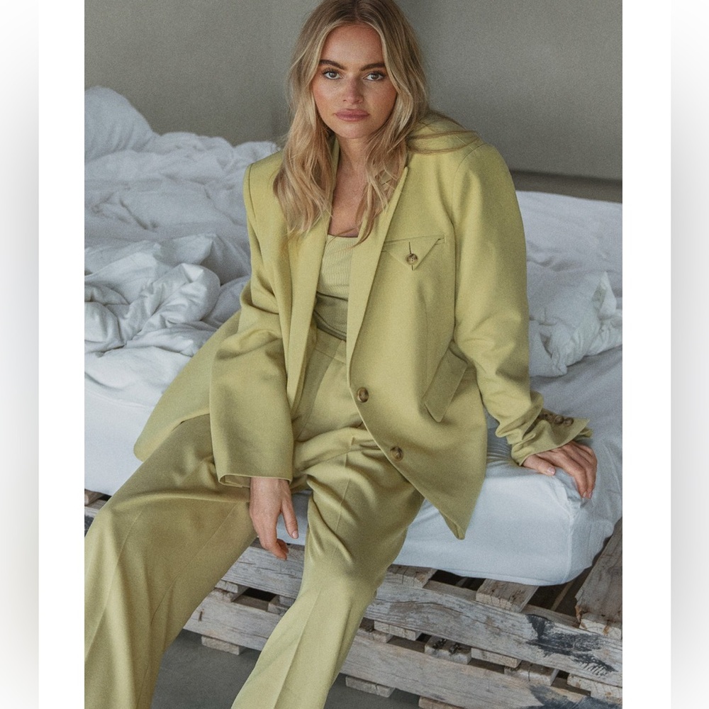 Claire Rose x NA-KD Oversized Suit
Pants 34